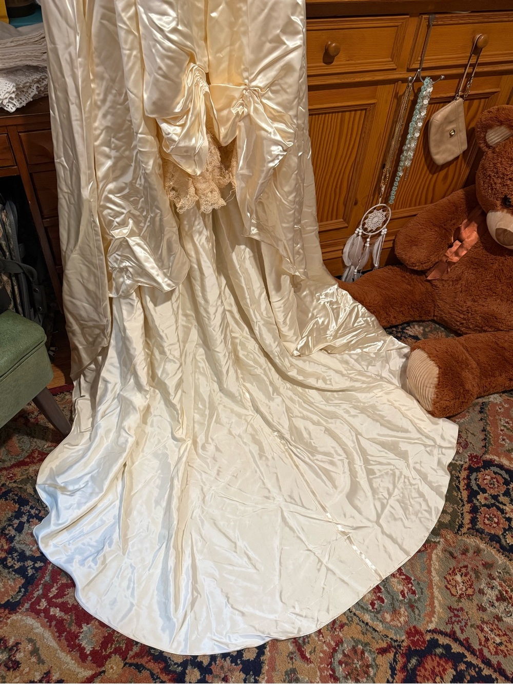 1930/40’s Ecru Ivory Satin Wedding Dress w/ Pearlized Floral Crown and Rosettes - Picture 5 of 14